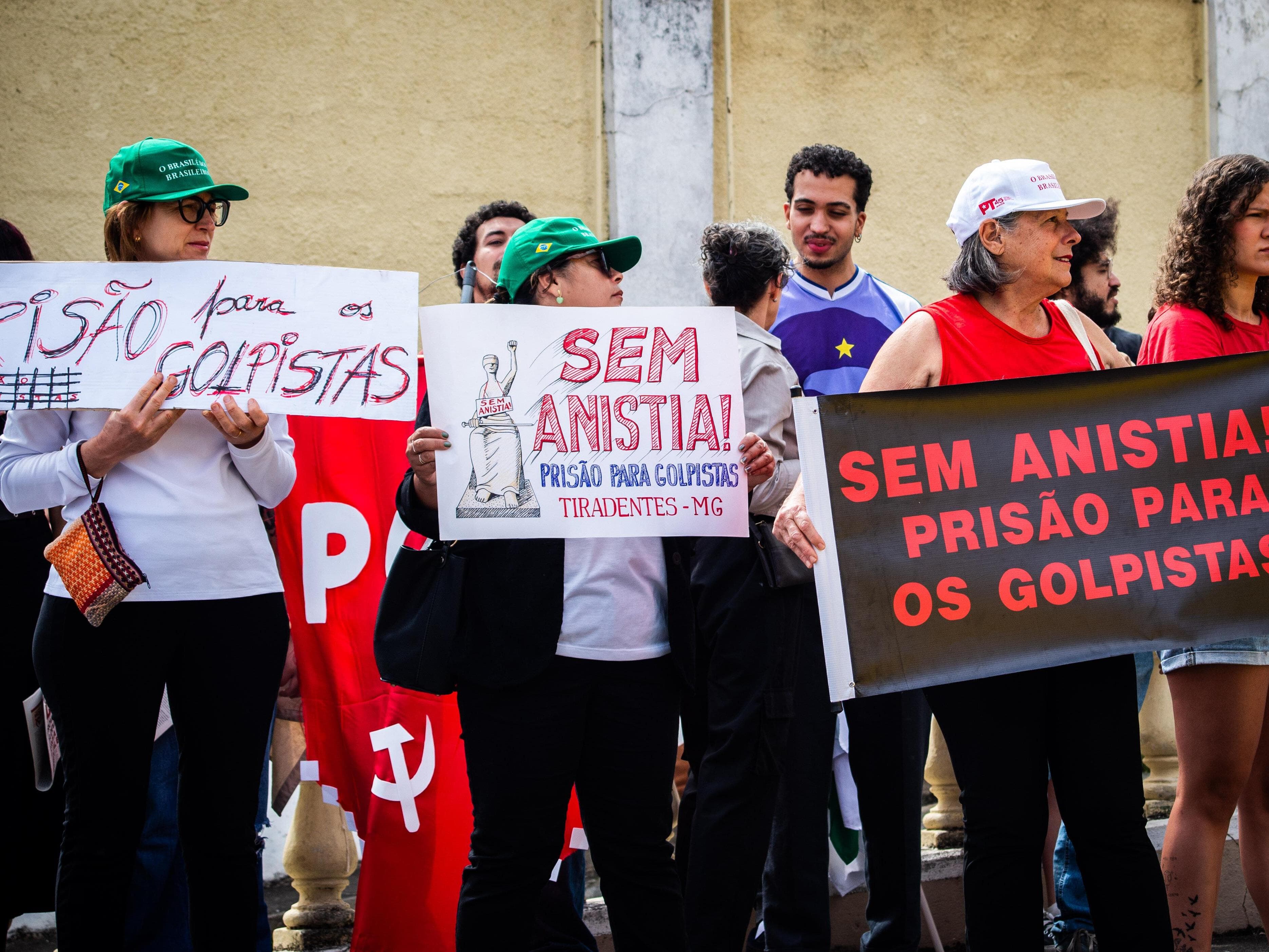 Manifestação contra a anistia em Minas Gerais. - Leonardo Ramos/Fotoarena/Folhapress