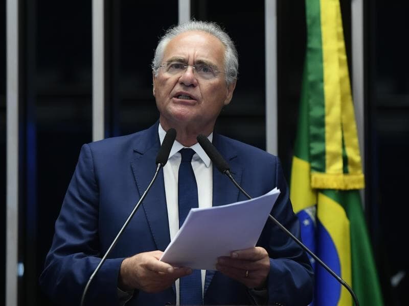 Renan Calheiros argumenta que o conteúdo da PEC é incompatível com o histórico do MDB. - Marcos Oliveira/Agência Senado