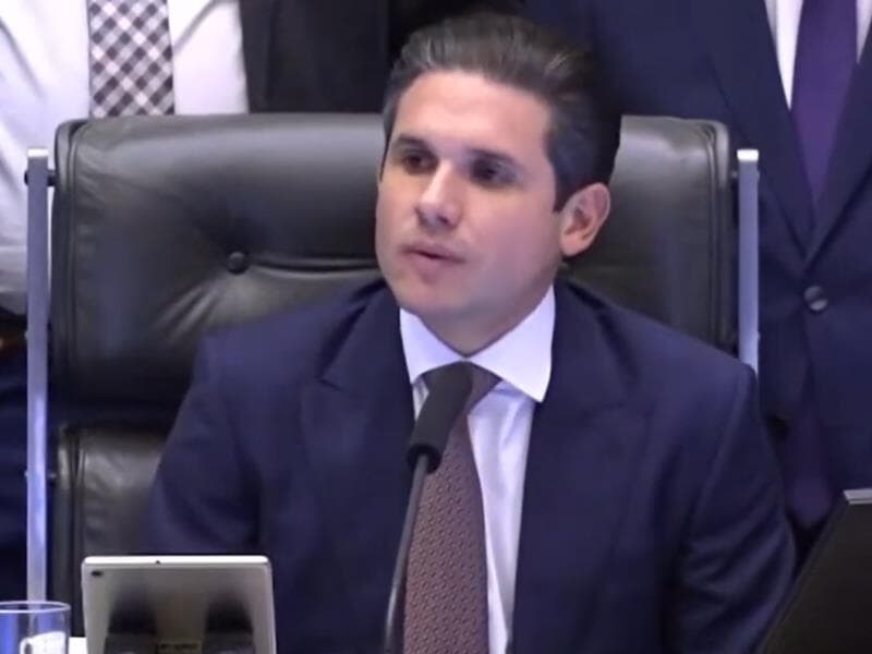 Presidente da Câmara criticou em plenário a frequência com que o líder do PT leva discussões do Congresso ao Judiciário.
 - TV Câmara/Reprodução