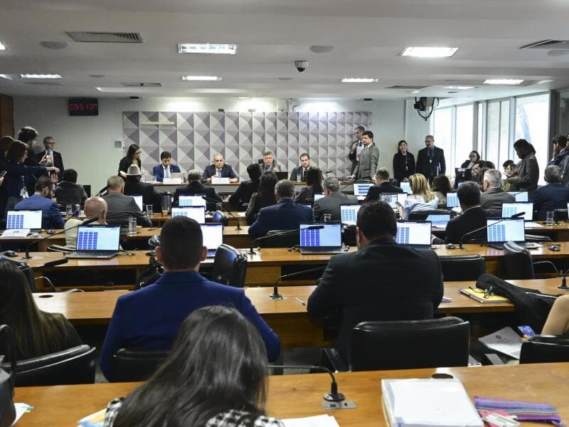 A comissão decidiu transformar as convocações aos ministros em convites. - Geraldo Magela/Agência Senado
