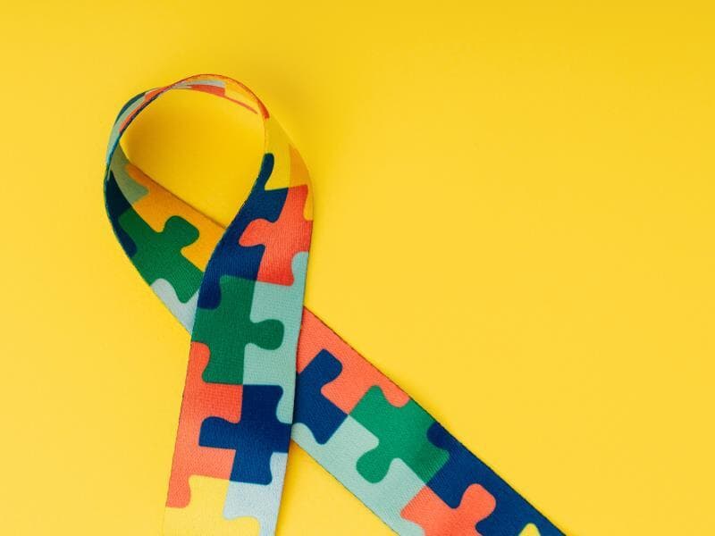  A proposta busca ampliar participação de pessoas autistas no mercado de trabalho. - Freepik