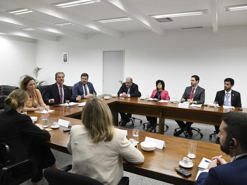 Nelsinho Trad recebeu representantes do Legislativo e do Executivo dos Estados Unidos. - Ascom/Nelsinho Trad