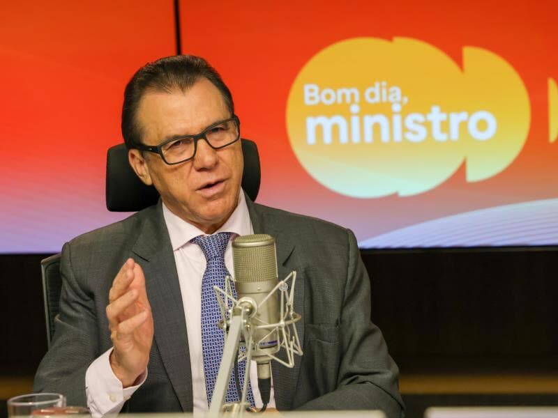 Ministro do Trabalho defendeu jornada de 40h semanais e melhoria das condições de trabalho. - Fabio Rodrigues-Pozzebom/ Agência Brasil
