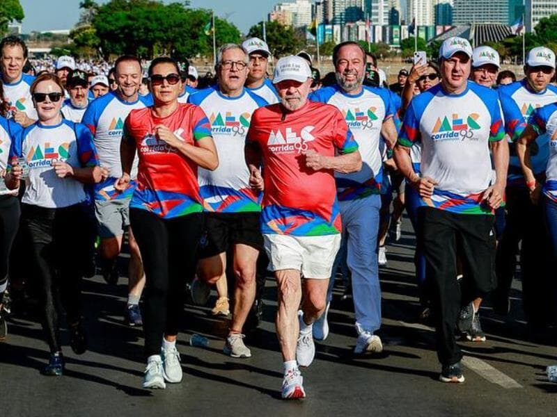 Lula na caminhada da educação. - Ricardo Stuckert/PR