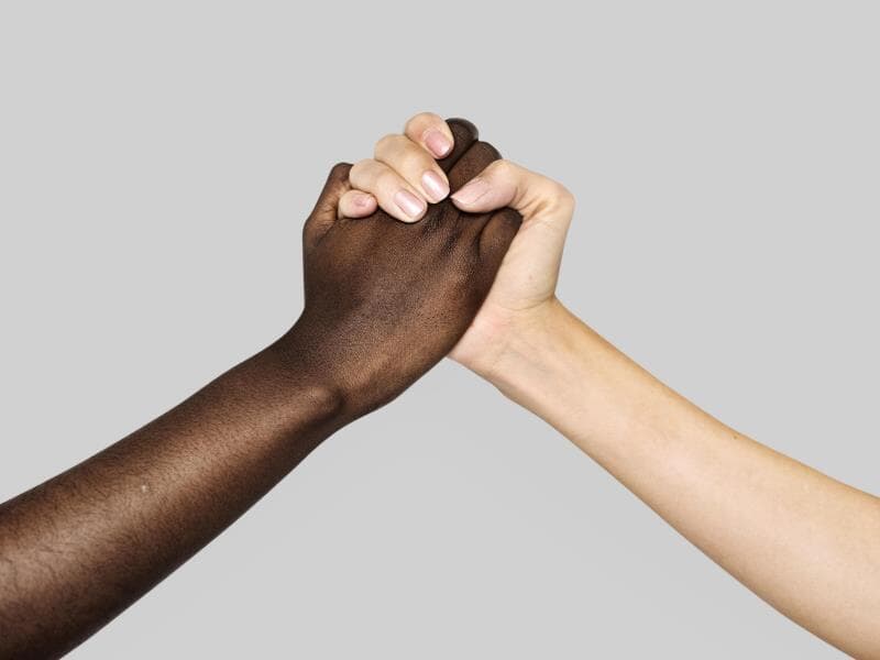 A PEC 27/24 prevê aporte mínimo de R$ 20 bilhões da União no Fundo Nacional de Reparação e Igualdade Racial, voltado a políticas públicas permanentes. - Freepik