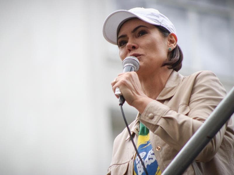 A ex-deputada afirmou que Michelle foi amante de Bolsonaro. -  Arthur Lamonier/Ato Press/Folhapress