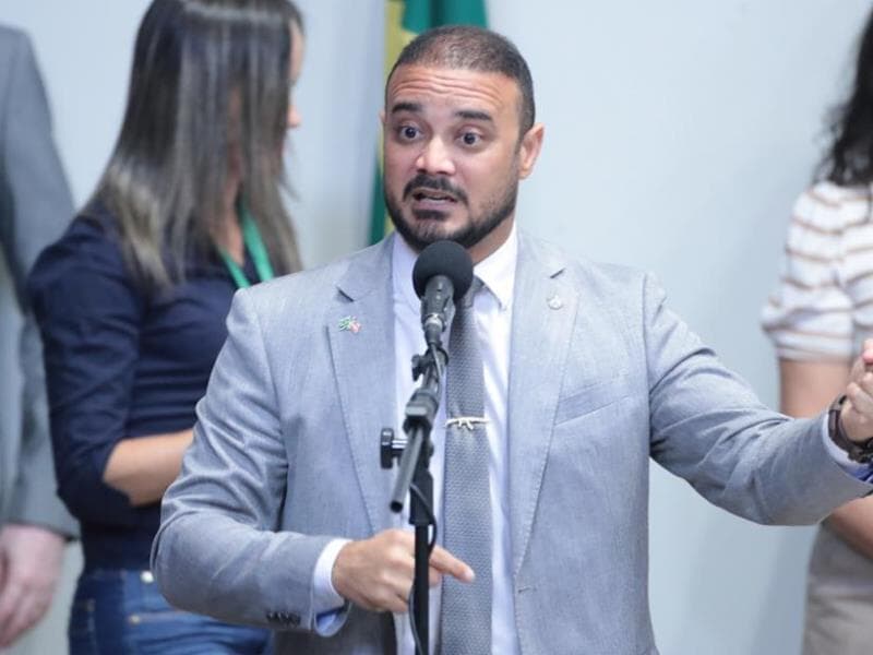 Segundo dado do projeto, 8% dos
homicídios registrados no Brasil têm participação de menores de idade. - Bruno Spada/Câmara dos Deputados