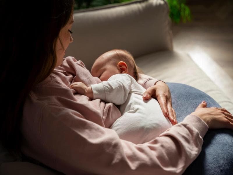 Proposta prevê benefícios fiscais e sociais para mulheres doadoras de leite humano. - Freepik