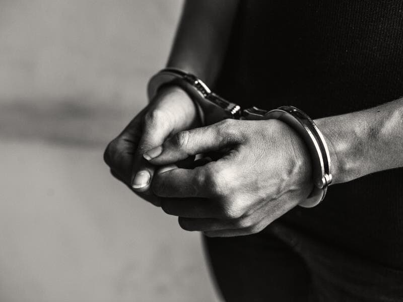 Proposta visa a "redução da reincidência criminal, mantendo presos por mais tempo aqueles que cometem crimes violentos". - Freepik