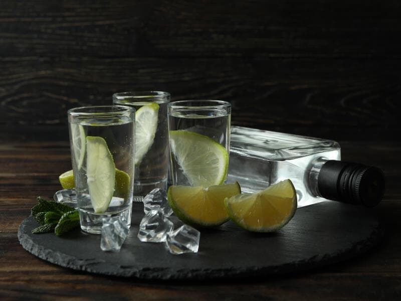 Intoxicações aconteceram no município de Foz do Iguaçu, após dois homens consumirem bebida alcoólica. - Freepik