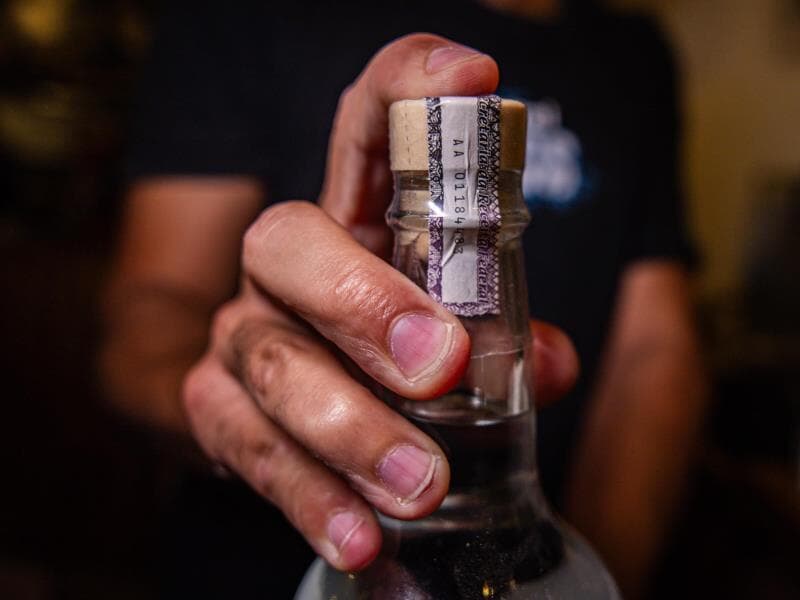 Dados divulgados pelo Ministério da Saúde indicam a ocorrência de 225 casos de intoxicação por metanol em território nacional.  - Foto: Rafaela Araújo/Folhapress