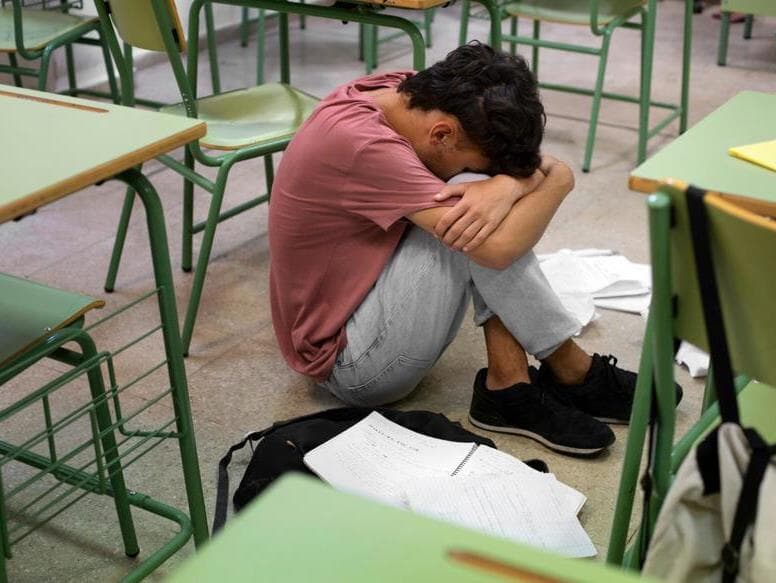 A medida sancionada reforça políticas de prevenção e garante maior proteção aos estudantes vulneráveis. - Freepik