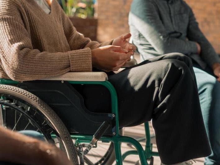 Lei promulgada por Lula inclui Pessoas com Deficiência nas ações de prevenção à automutilação e suicídio. - Freepik