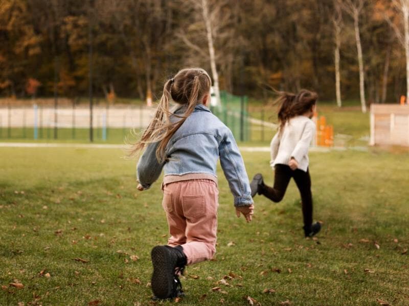 Texto garante prioridade absoluta a direitos como lazer, saúde e educação. - Freepik