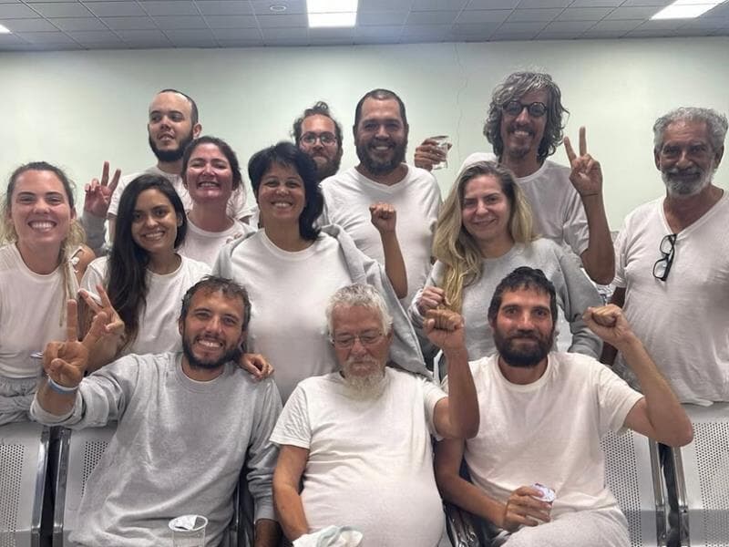 Entre os brasileiros libertados está a deputada Luizianne Lins, que participou da missão humanitária rumo à Faixa de Gaza. - Divulgação/Gabinete Luizianne Lins