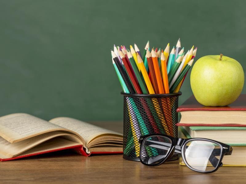 Proposta prevê ações em licenciaturas e redes de ensino para enfrentar a falta de docentes em áreas críticas. - Freepik