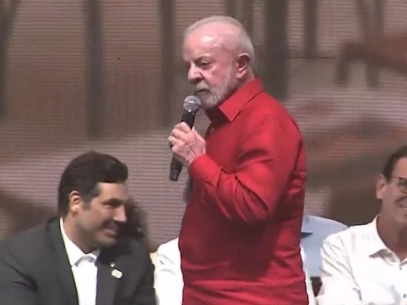 Em cerimônia no Rio, Lula criticou o ex-governador e se queixou do histórico de escolhas políticas do Estado. - TV Brasil/Reprodução