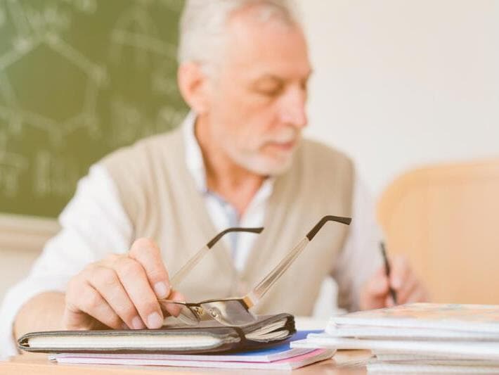 Projeto propõe condições especiais para professores renegociarem dívidas de até R$30 mil. - Freepik
