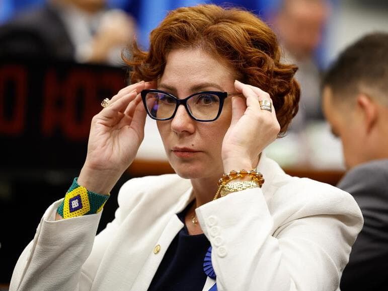 Carla Zambelli está na Itália, para onde fugiu para escapar da prisão imposta pelo Supremo. Aliados da deputada alegam "perseguição política". - Pedro Ladeira/Folhapress