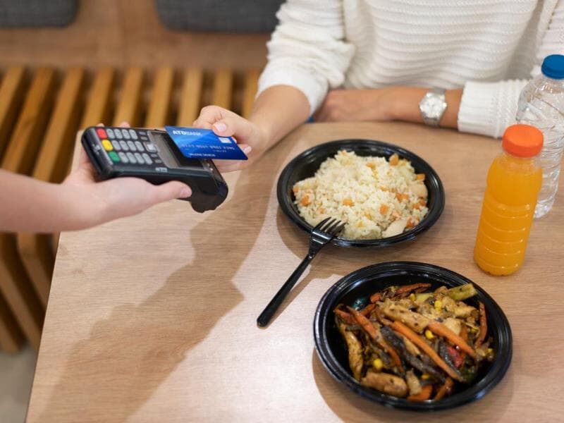 Equiparação de benefícios reforça dignidade e isonomia no trabalho. - Freepik