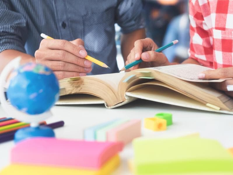 Projeto propõe incluir neurociência e física quântica nas licenciaturas. - Freepik