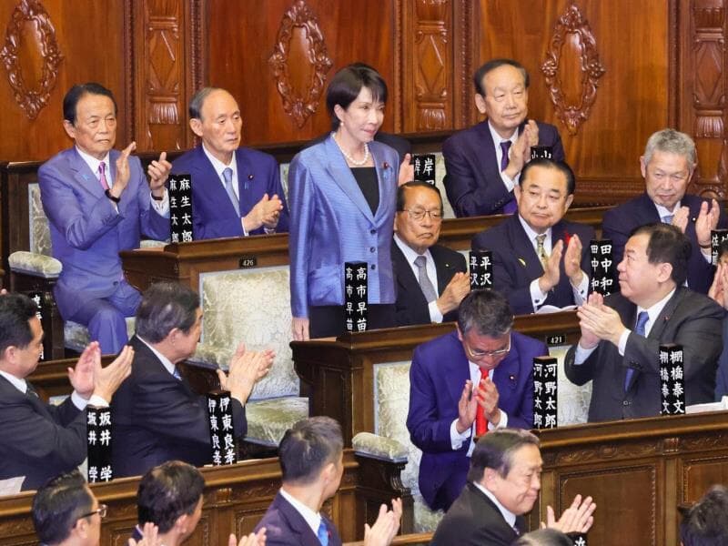 Conservadora e aliada de Shinzo Abe, Takaichi promete manter parte da antiga agenda política. - Reprodução/X/PM's Office of Japan