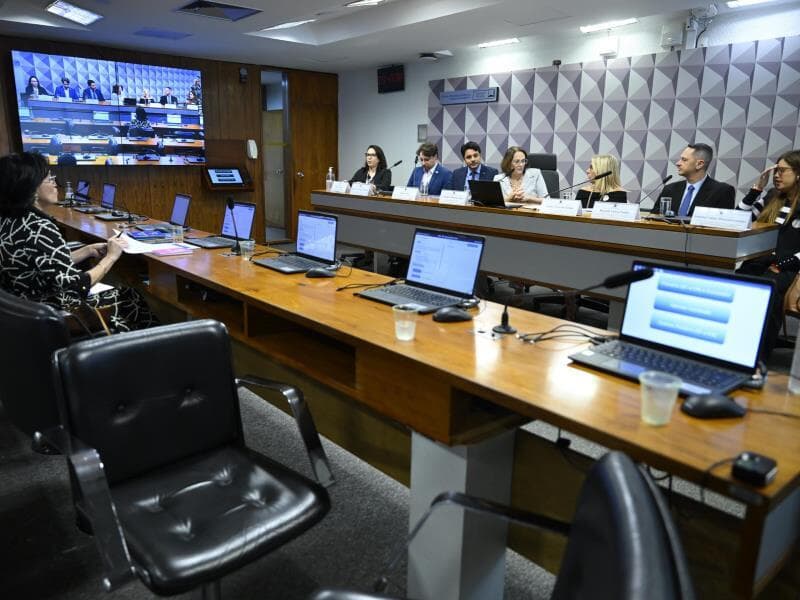 Projeto semelhante foi aprovado pela CCJ neste mês, com parecer de Flávio Bolsonaro. - Andressa Anholete/Agência Senado
