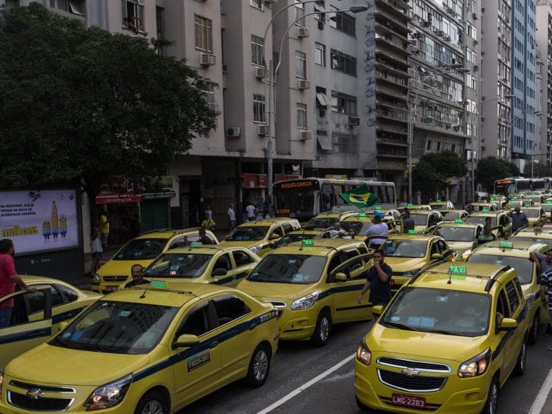 Texto reforça obrigatoriedade do uso de taxímetro em municípios com mais de 50 mil habitantes. - Ricardo Borges/Folhapress