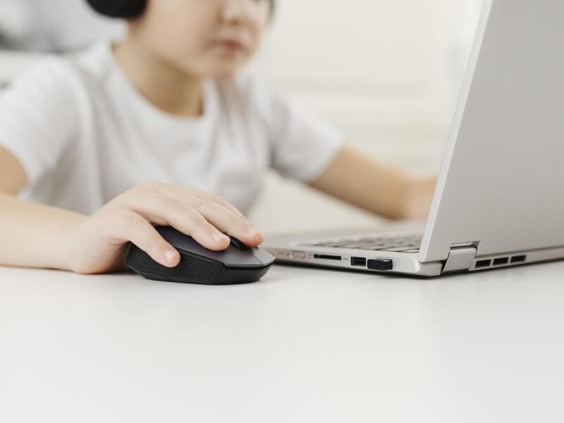 O relator, Marreca Filho, recomendou a aprovação da versão elaborada pela Comissão de Previdência, Assistência Social, Infância, Adolescência e Família. - Freepik