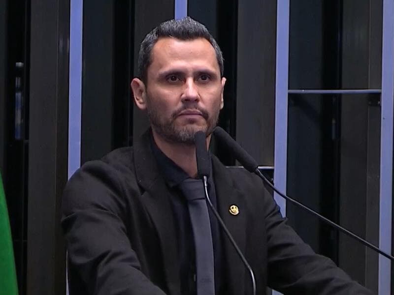 Senador reconhece ter soado ingrato ao ex-presidente a respeito de seu apoio eleitoral na campanha de 2022. - TV Senado/Reprodução