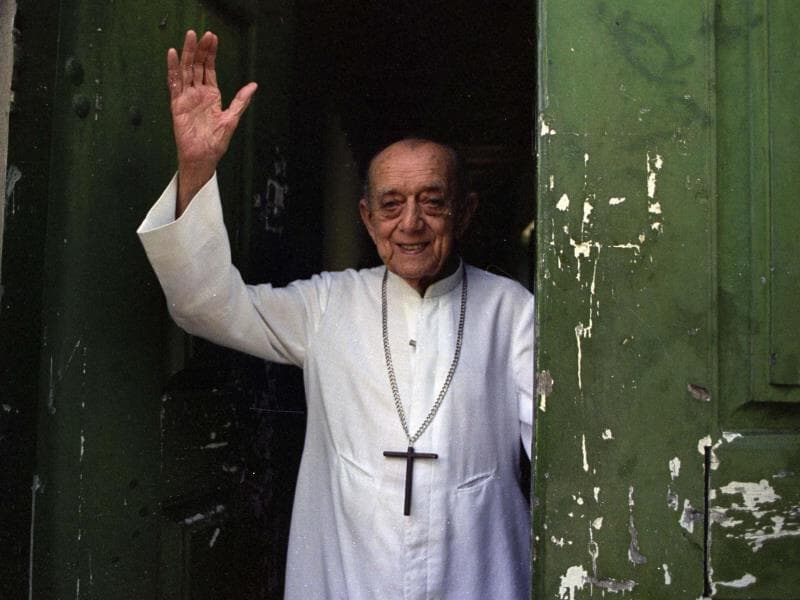 Dom Hélder Câmara nos fundos da Igreja das Fronteiras (Recife-PE). -  Evelson de Freitas/Folhapress