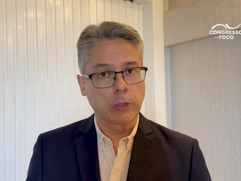 Vieira é policial civil. - Reprodução/YouTube