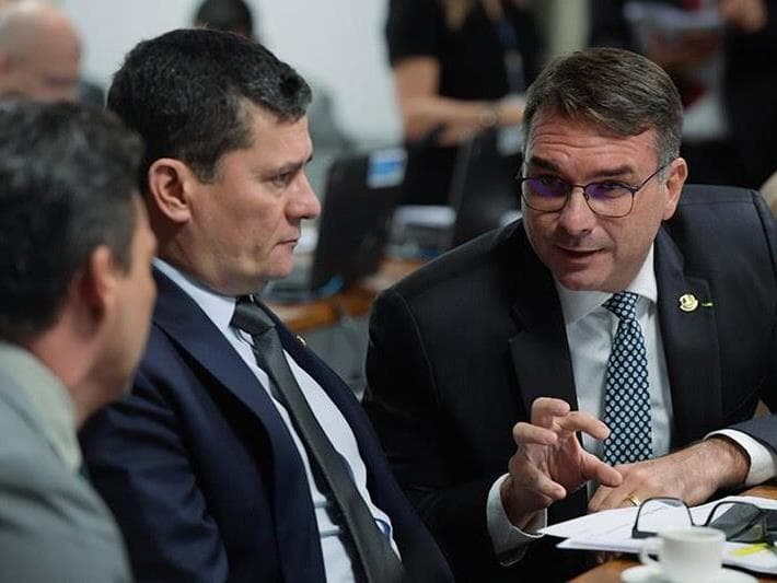 Sergio Moro e Flávio Bolsonaro lideram a bancada oposicionista na CPI do Crime Organizado. - Saulo Cruz/Agência Senado