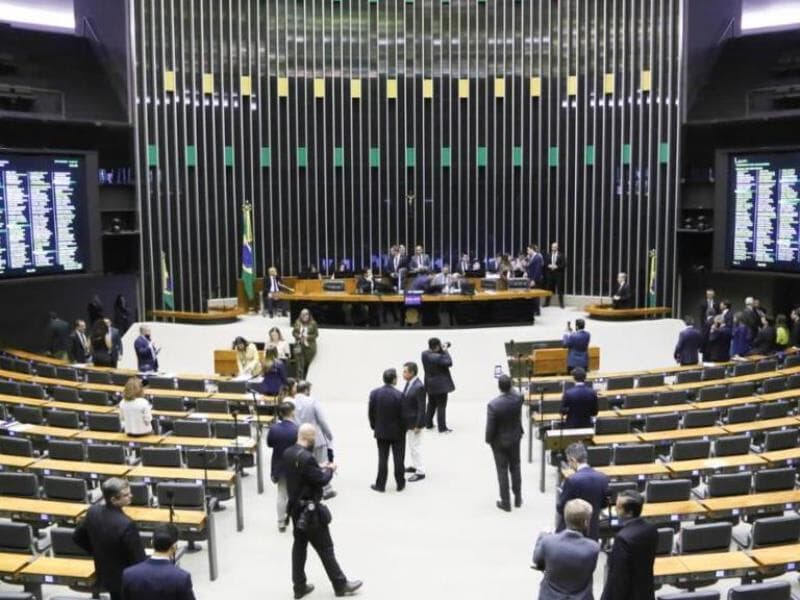 Texto veio acompanhado de mudanças na meta fiscal vigente, abrindo espaço de R$ 30 bilhões. - Kayo Magalhães / Câmara dos Deputados