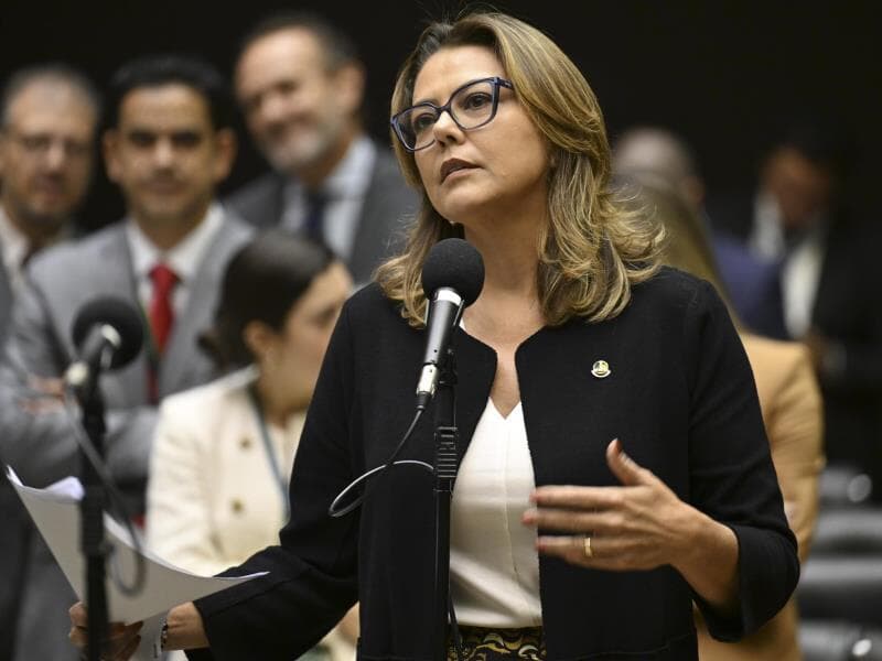 Em pronunciamento, à bancada, senadora Leila Barros (PDT-DF). - Edilson Rodrigues/Agência Senado