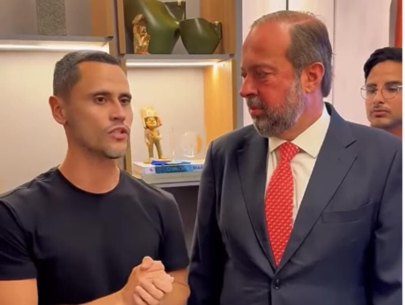 Ministro Alexandre Silveira se encontra com irmão do senador Cleitinho. - Reprodução/Instagram