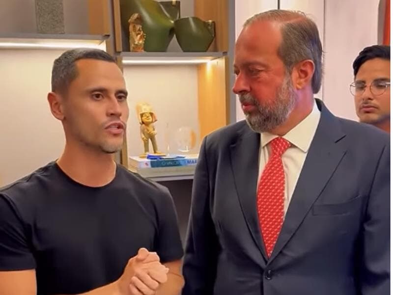 Ministro Alexandre Silveira se encontra com irmão do senador Cleitinho. - Reprodução/Instagram
