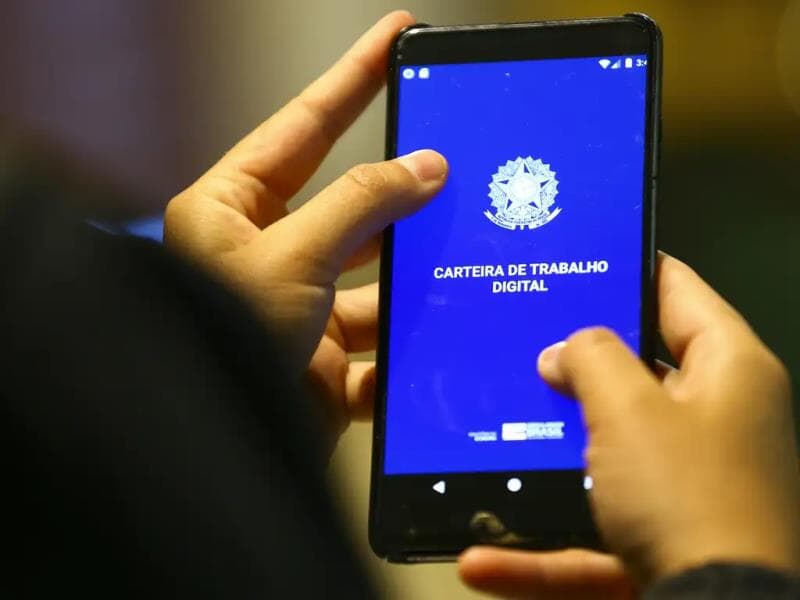 Número de vínculos trabalhistas formais atingiu o patamar recorde de 48,9 milhões. - Marcelo Camargo/Agência Brasil