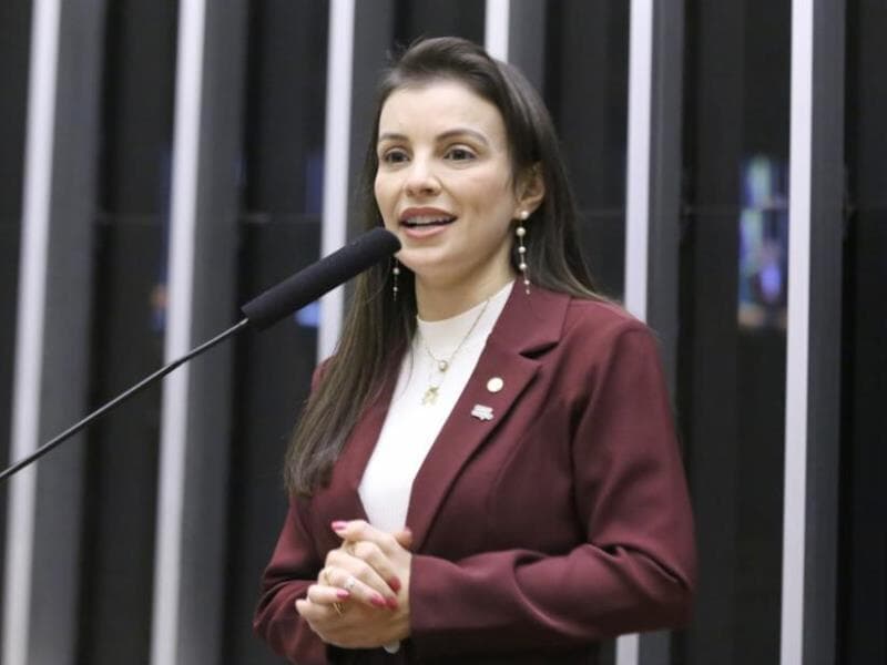 Segundo a relatora, o projeto permite que servidores priorizem custeio de remédios. - Kayo Magalhães/Câmara dos Deputados Segundo a relatora, o projeto permite que servidores priorizem custeio de remédios. - Kayo Magalhães/Câmara dos Deputados