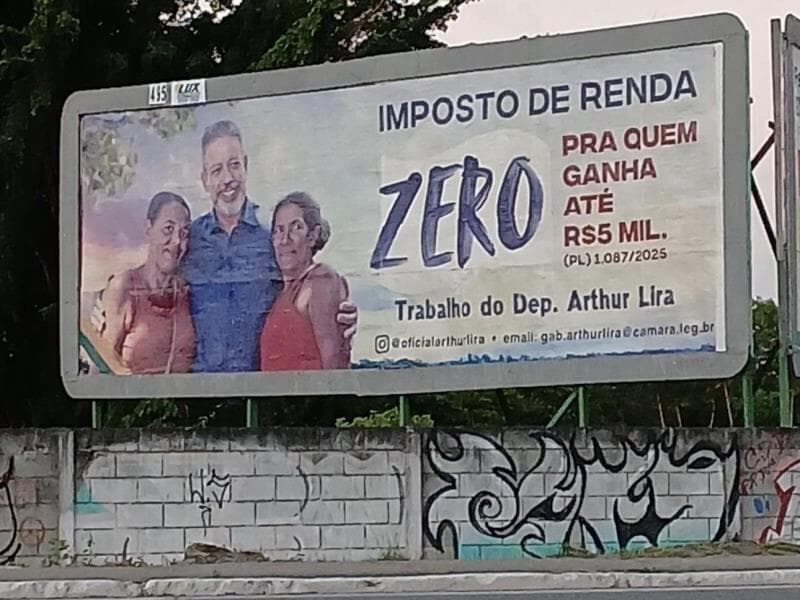 Arthur Lira apostou em outdoors para mostrar protagonismo na isenção do Imposto de Renda;  - Reprodução/X/Beta Bastos