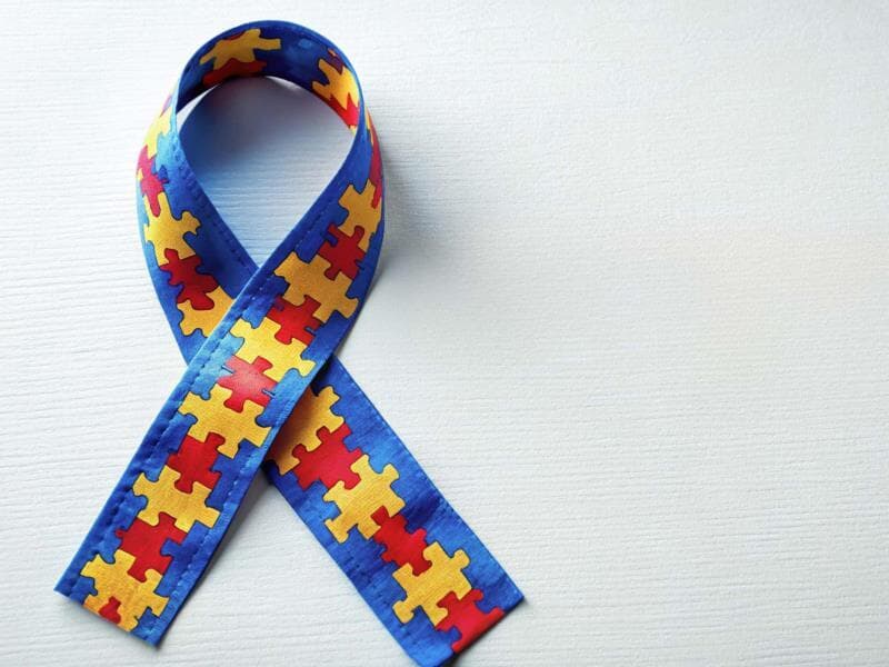 Relatório deverá incluir tanto políticas de saúde quanto de inclusão social e econômica de pessoas com TEA. - Freepik