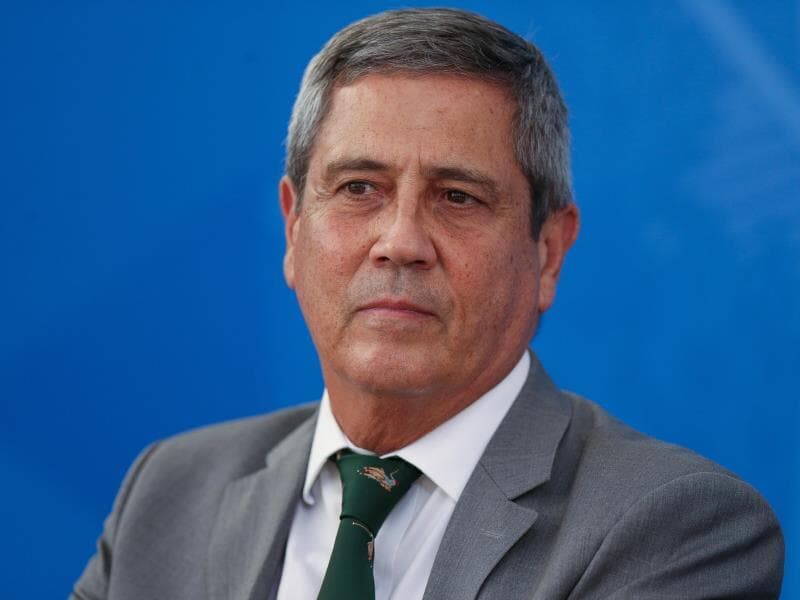 O então ministro do governo Bolsonaro, general Walter Braga Netto, durante entrevista. - Pedro Ladeira/Folhapress
