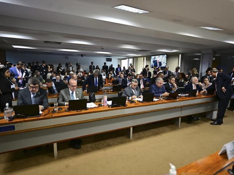 Integrantes da CAE em reunião desta terça-feira (4). - Saulo Cruz/Agência Senado