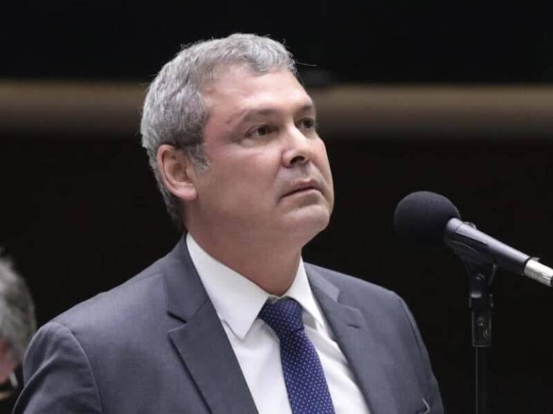 Lindbergh sustenta que houve entrega de dados sensíveis e negociação sem aval da União. - Bruno Spada / Câmara dos Deputados