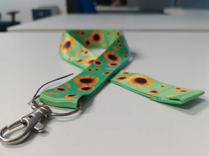 Cordão de girassol identifica pessoas com deficiências não aparentes. - Roberto Suguino/Agência Senado