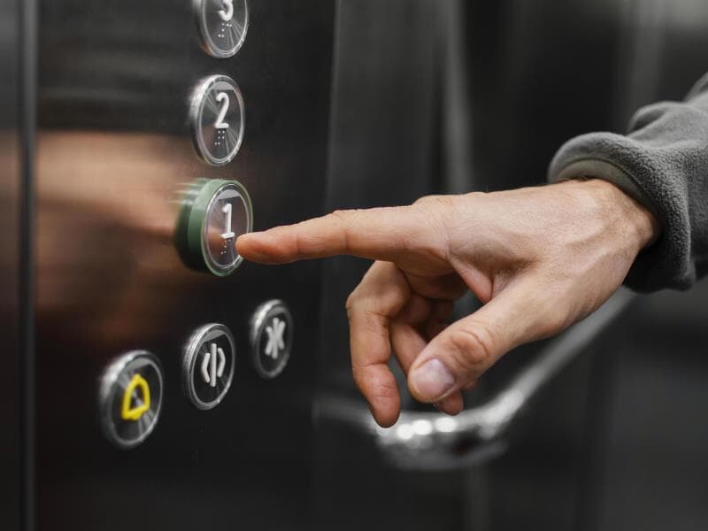 Medida nacionaliza regras que já valem em alguns estados e proíbe obrigar entregadores a subir em apartamentos. - Freepik