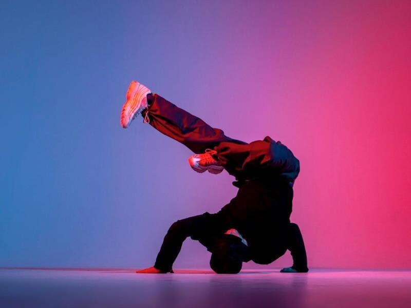 Texto define o dia 16 de agosto como data de homenagem, bem como para semana de valorização do Hip-Hop. - Freepik