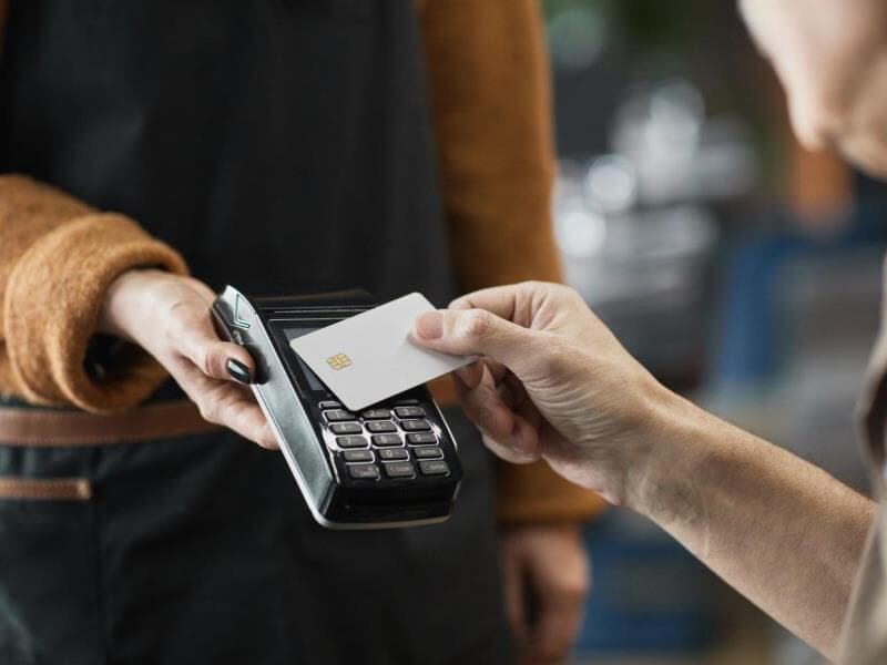 Cartões deverão funcionar em qualquer maquininha em até 360 dias. - Freepik