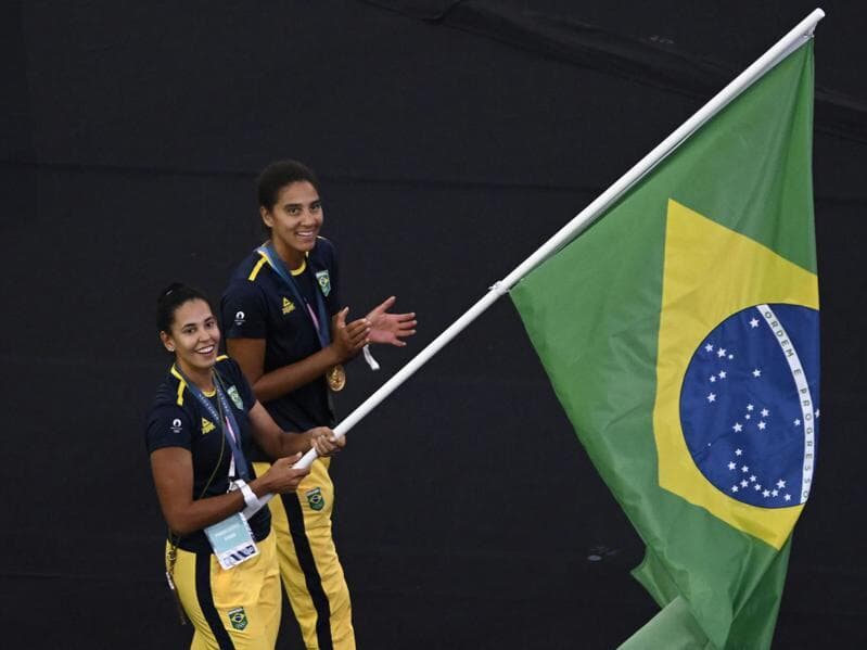 As campeãs olímpicas de vôlei de praia feminino Duda (à direita) e Ana Patrícia (à esquerda). - André Durão/Agencia Enquadrar/Folhapress