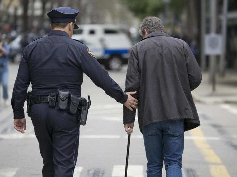 Proposta de Amália Barros busca assegurar abordagens mais humanas e inclusivas em todo o país. - Freepik